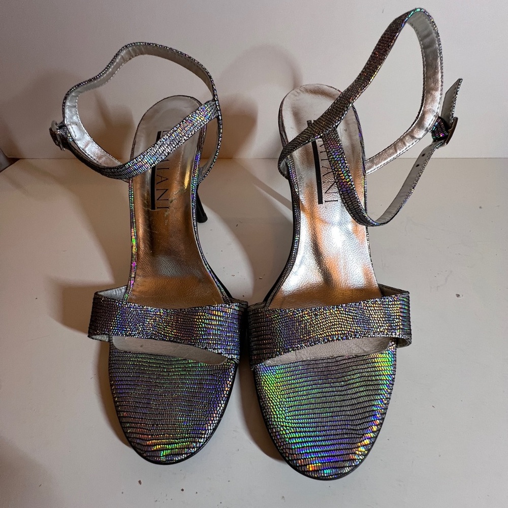 Lumiani shiny silver prism color strappy herls size 38